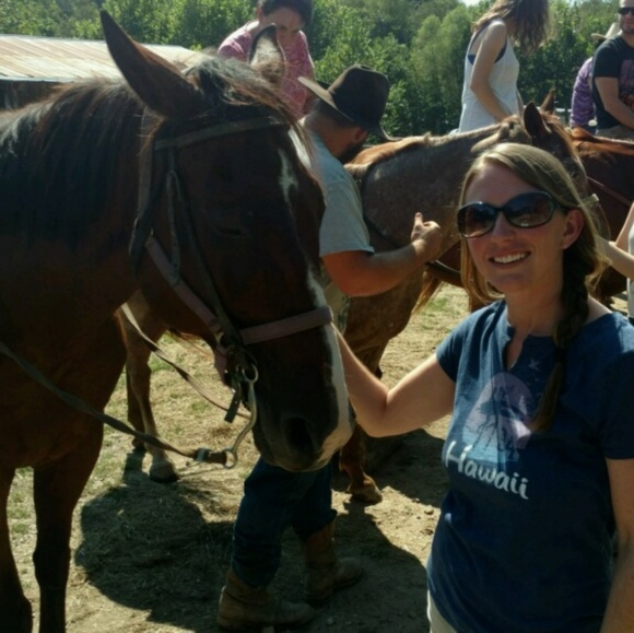 Meet your Posher, Laura - Picture 1 of 1